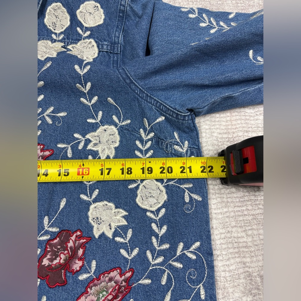 Denim & Co Embroidered Blue Jacket Floral Patch Women’s L Button Front Artsy - Picture 4 of 11